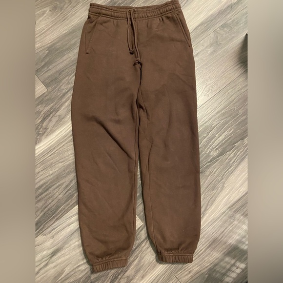 Aritzia Sweatpants - Picture 3 of 4